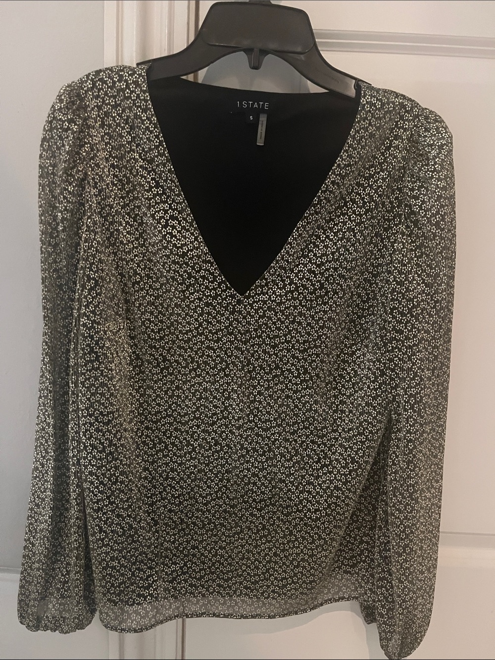 1. State Black and White V-Neck Printed Long Sleeve Blouse